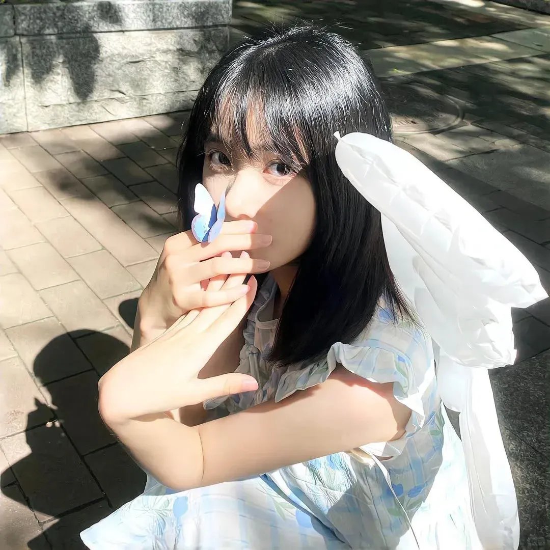 低头不见抬头见海报